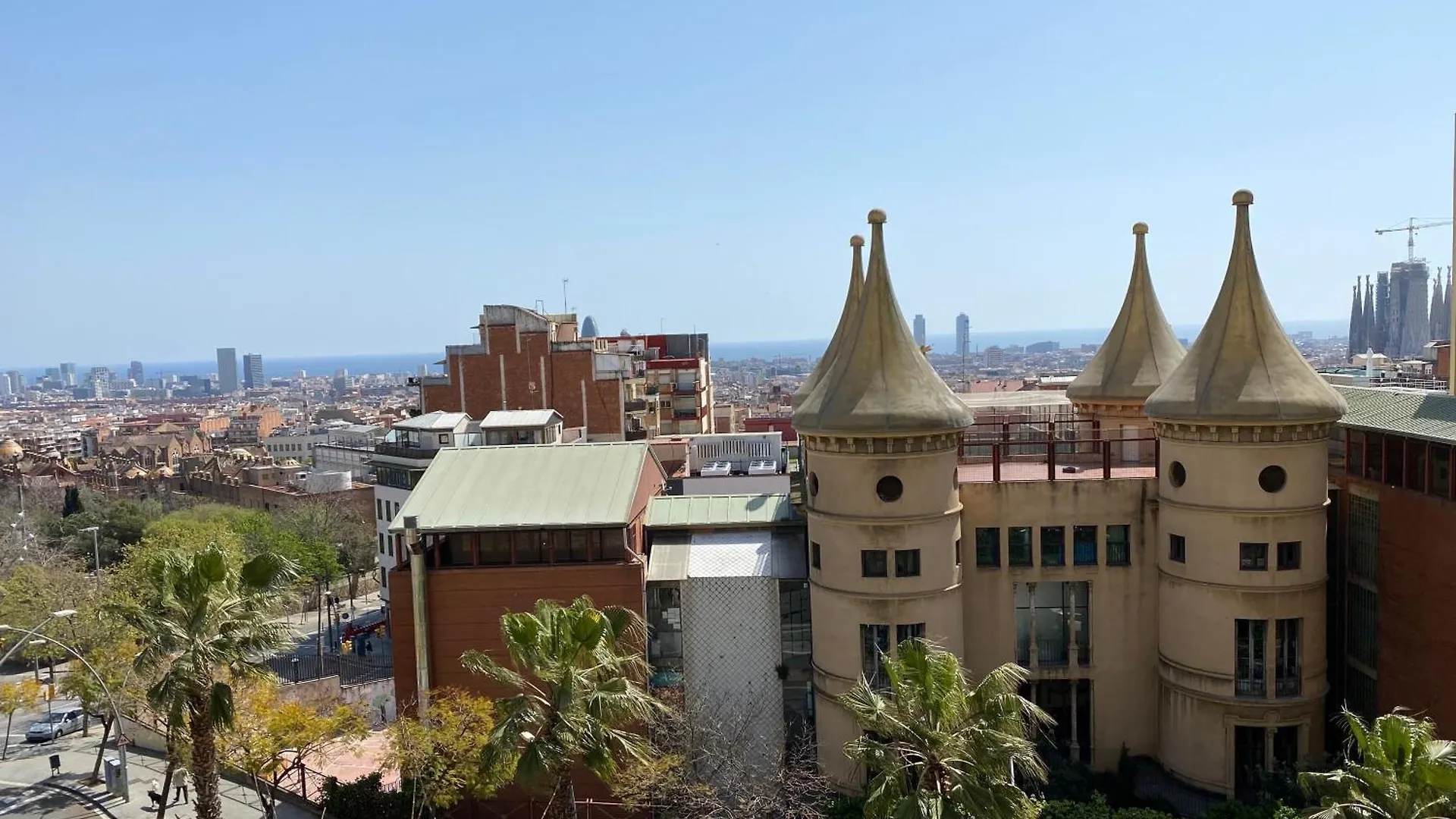 Amazing Sea And Sagrada Familia Views Homey Apartment Barcelona Spain
