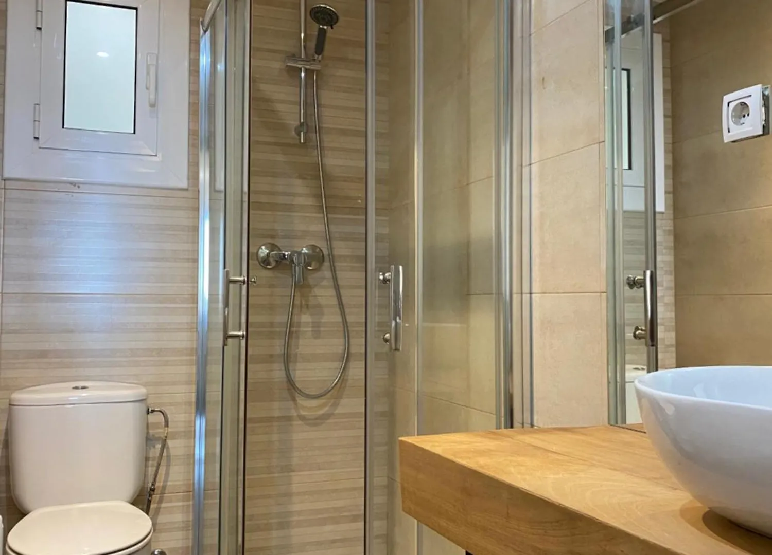 Amazing Sea And Sagrada Familia Views Homey Apartment Barcelona Spain