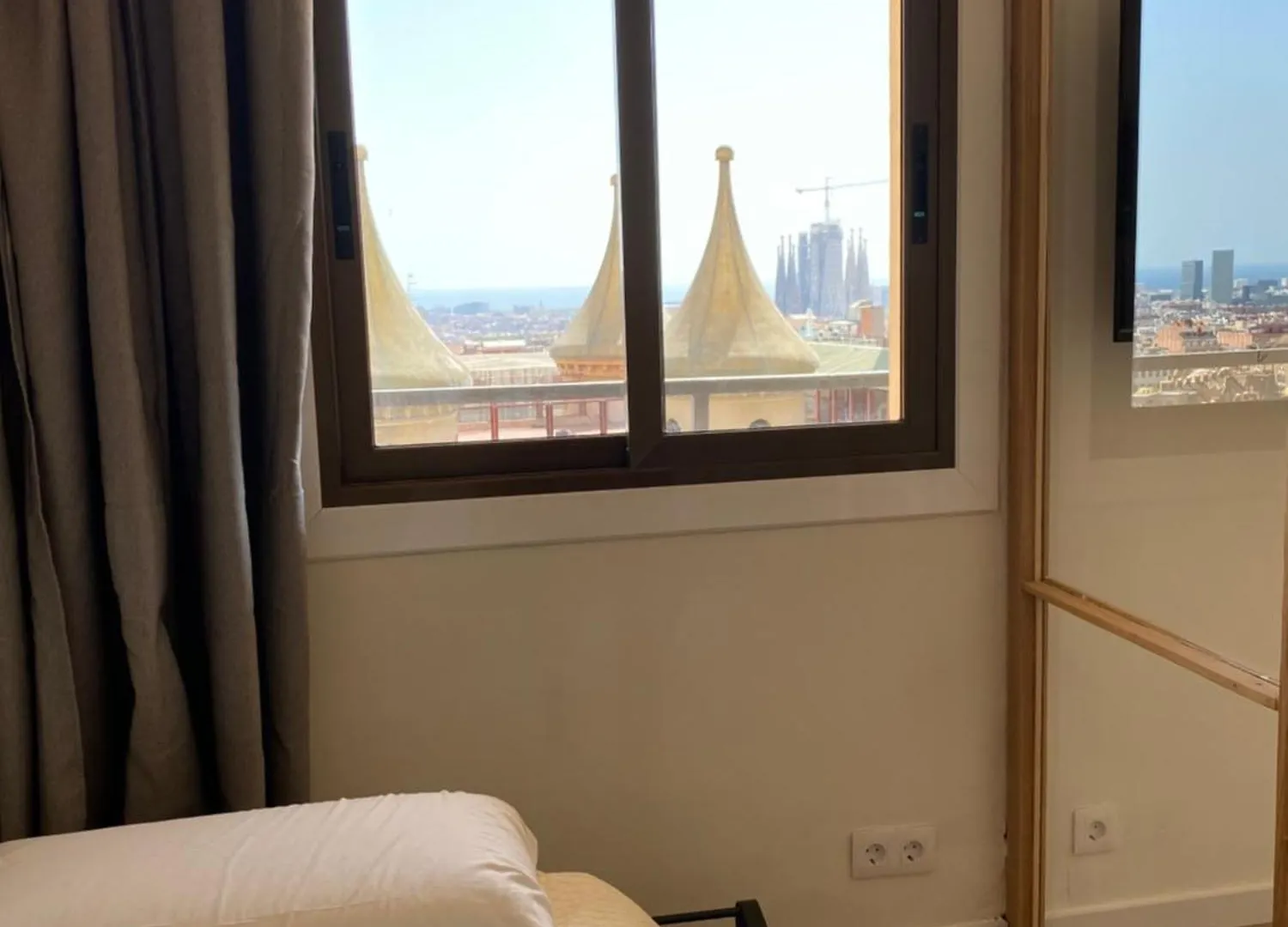 Amazing Sea And Sagrada Familia Views Homey Apartment Barcelona 0*,  Spain