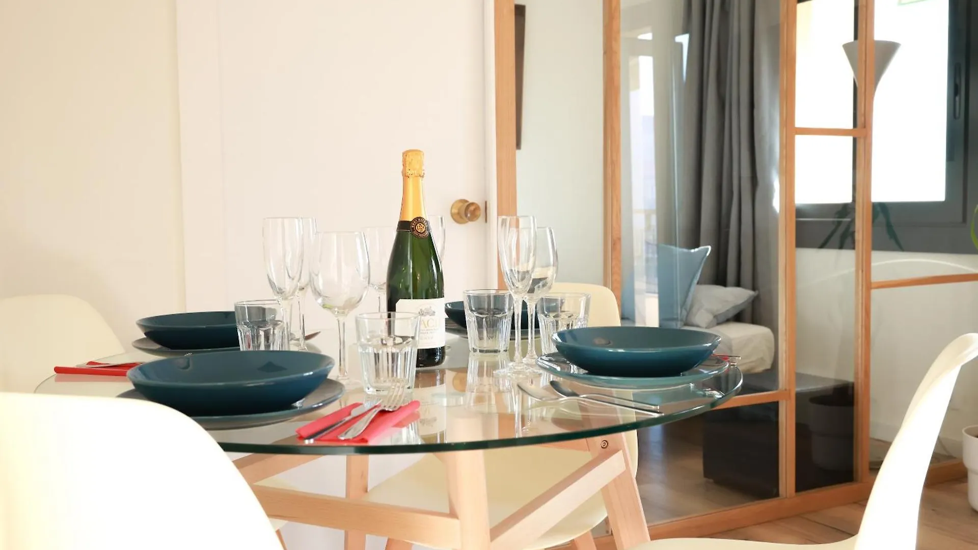 Amazing Sea And Sagrada Familia Views Homey Apartment Barcelona Spain