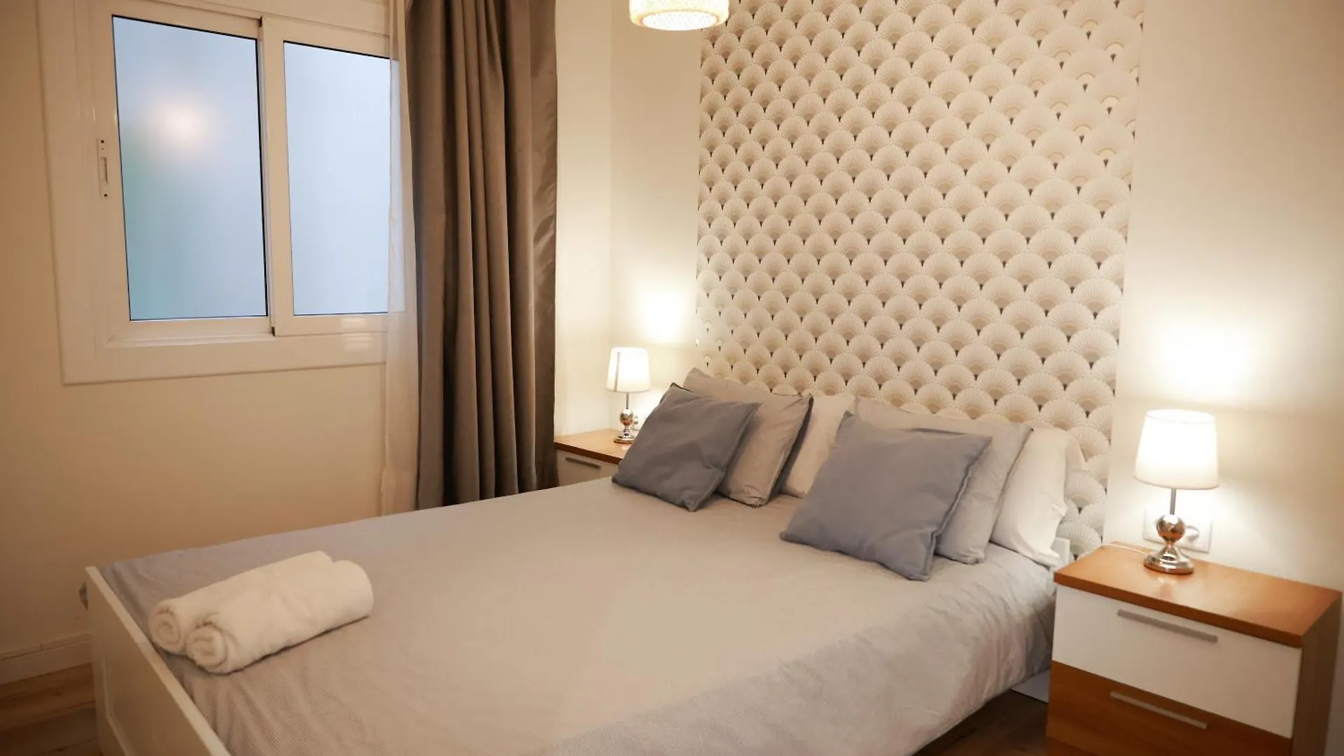 Amazing Sea And Sagrada Familia Views Homey Apartment Barcelona Spain