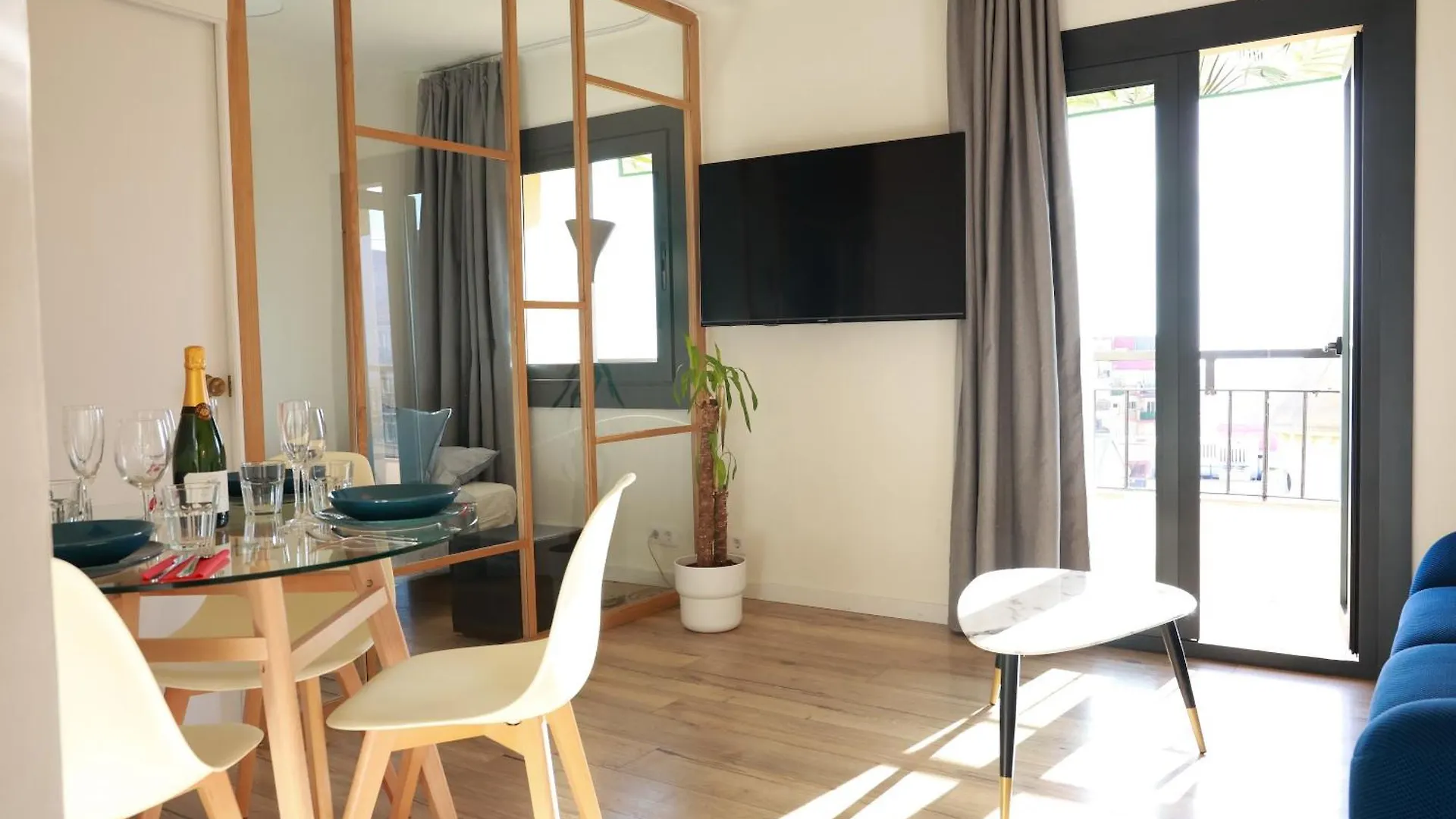 Amazing Sea And Sagrada Familia Views Homey Apartment Barcelona 0*,