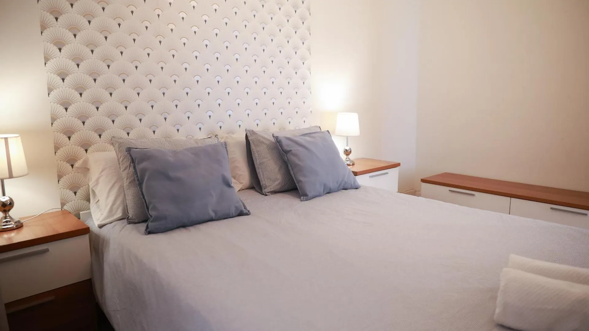 Amazing Sea And Sagrada Familia Views Homey Apartment Barcelona